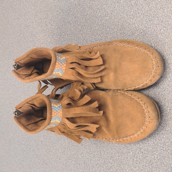 MINNETONKA Suede Fringed Wedge Ankle Boots size 36 - Picture 3 of 5